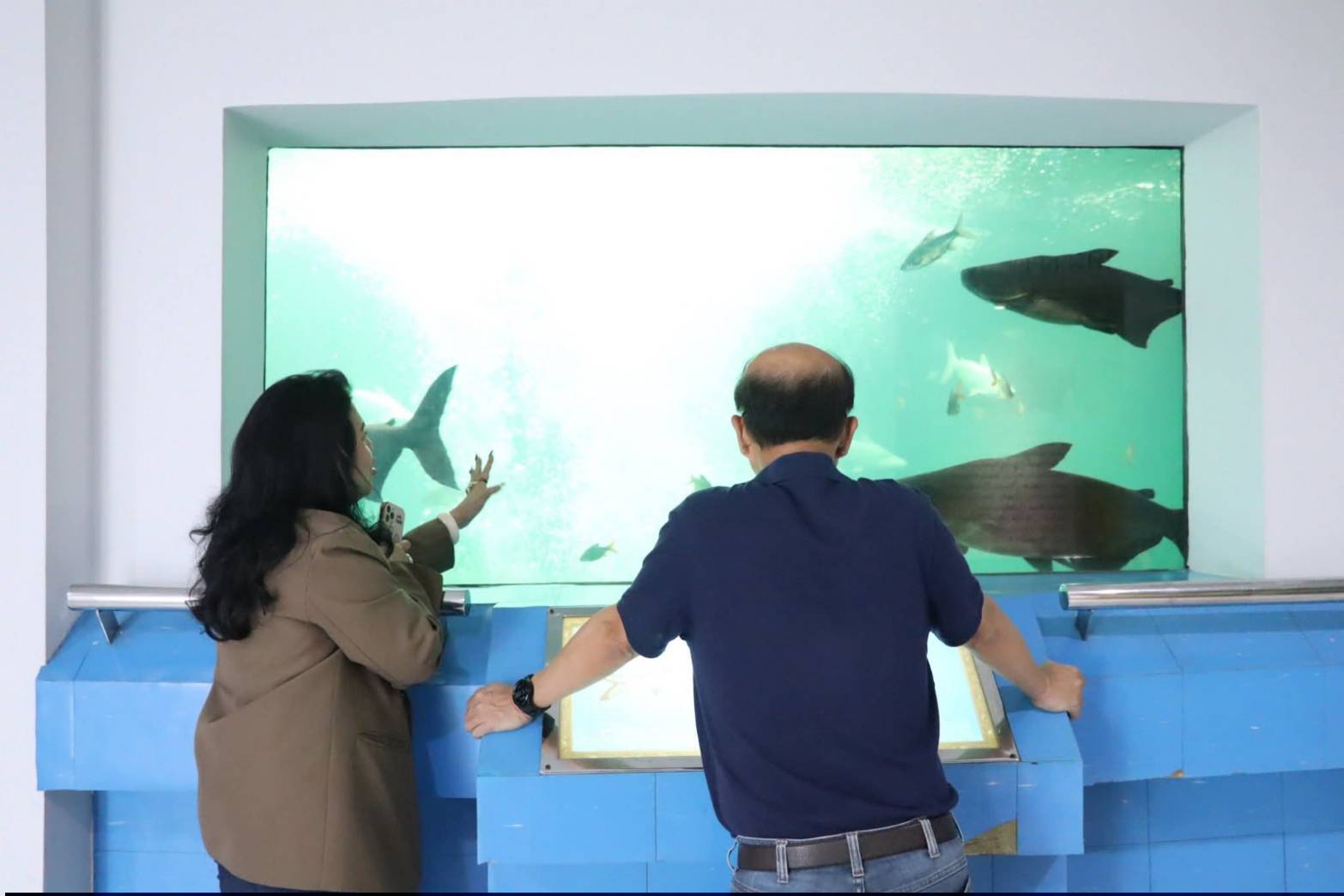 title - ผอ.ศพส. ให้การต้อนรับ คณะนักศึกษาโครงการรัฐประศาสนศาสตรมหาบัณฑิต รุ่นที่ 18 มหาวิทยาลัยรามคำแหง เข้าเยี่ยมชมแผนกฝึกอบรมทั้ง 12 แผนก และพื้นที่ภายในศูนย์ส่งเสริมและพัฒนาอาชีพเสริมนอกภาคการเกษตร